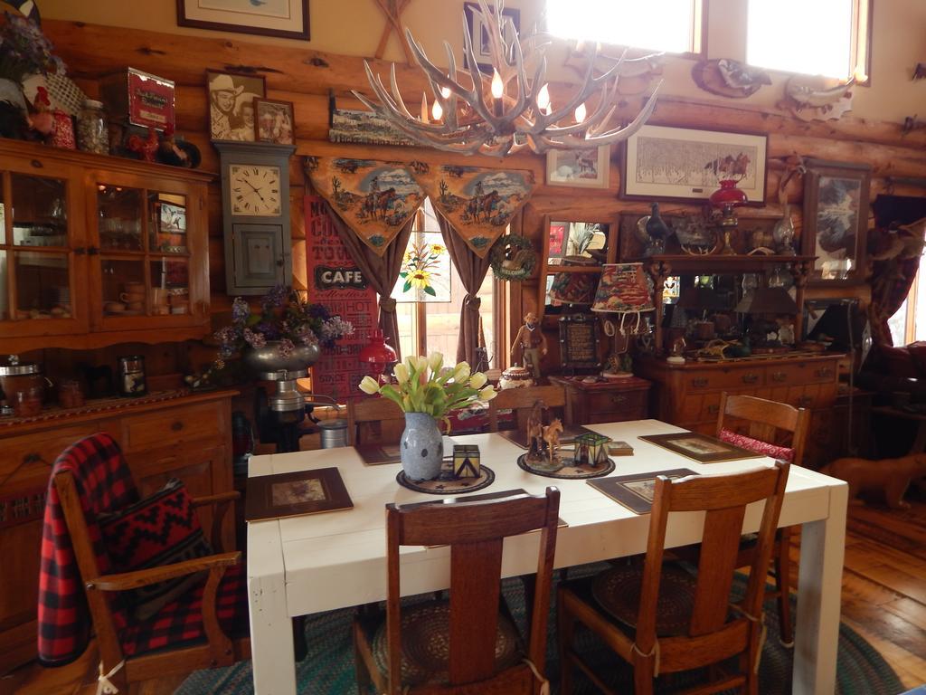 Idle Spurs Log Cabin Bed & Breakfast Black Diamond Exterior photo