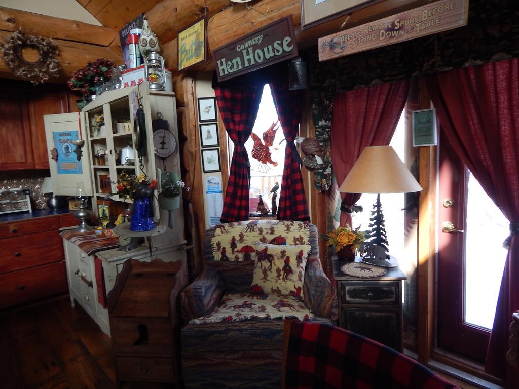 Idle Spurs Log Cabin Bed & Breakfast Black Diamond Exterior photo