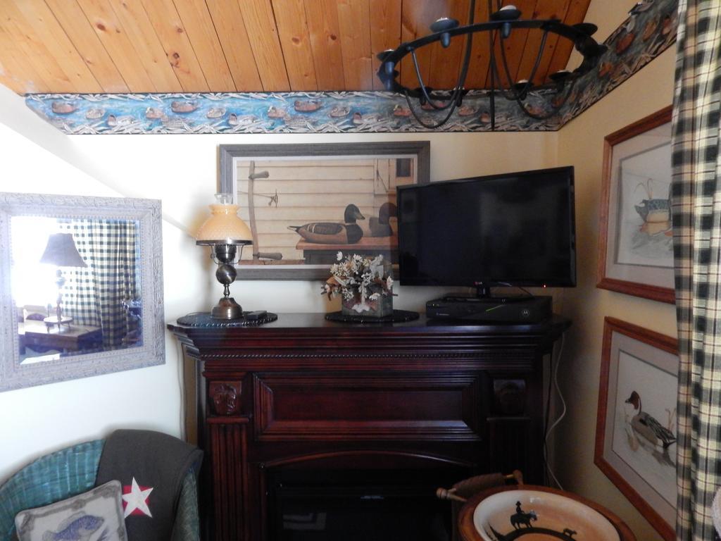 Idle Spurs Log Cabin Bed & Breakfast Black Diamond Exterior photo
