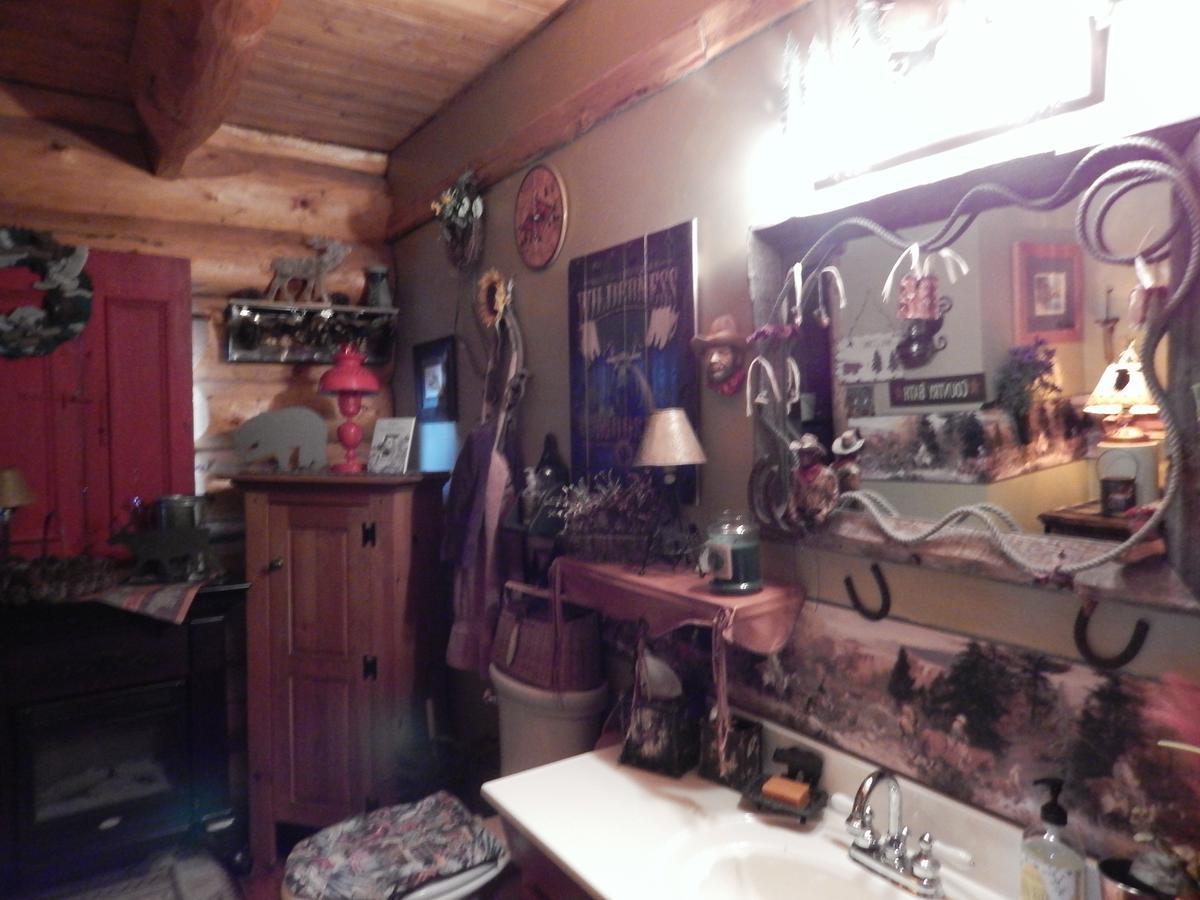 Idle Spurs Log Cabin Bed & Breakfast Black Diamond Exterior photo